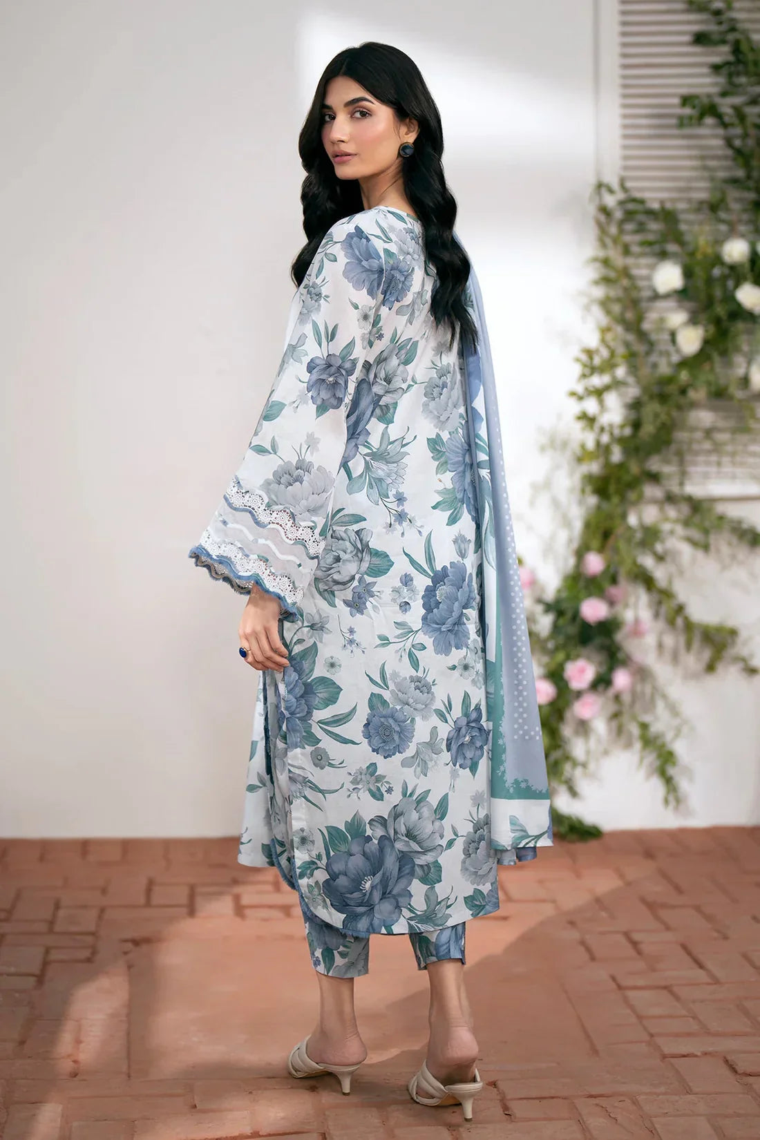 Cozy & Chic: Digital Print Karandi Unstitched 3-Piece Suit